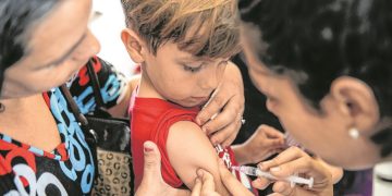 Com a ampliação do número de vacinas no calendário infantil, principal desafio ainda é garantir a imunização das doses de reforço (Foto: Natinho Rodrigues)