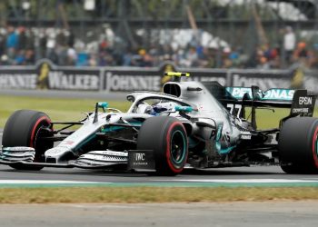 F1: Bottas supera Hamilton e fica com a pole em Silverstone