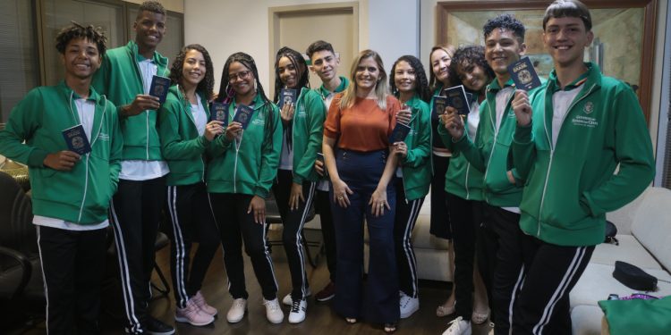 Alunos de escola pública em Barbalha vivenciam intercâmbio na China