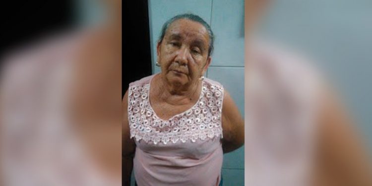 Idosa de 71 anos é presa por furto de celulares