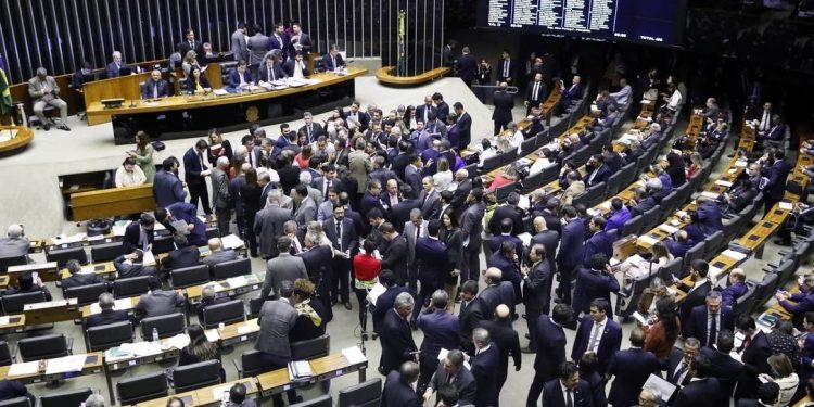 Votação da nova Previdência deve recomeçar hoje