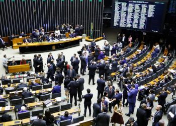 Deputados reunidos no plenário da Câmara durante a discussão, em segundo turno, da reforma da Previdência (Foto: Luis Macedo/Câmara dos Deputados)