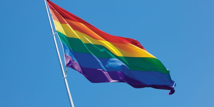 Entra em vigor lei do nome social para transexuais e travestis no CE