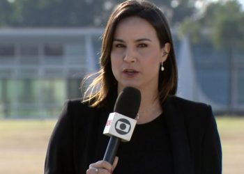 Correspondente de Brasília Flávia Alvarenga falava sobre um projeto de Lei quando 'sumiu' nesta segunda (19) (Foto: Reprodução/TV Globo)