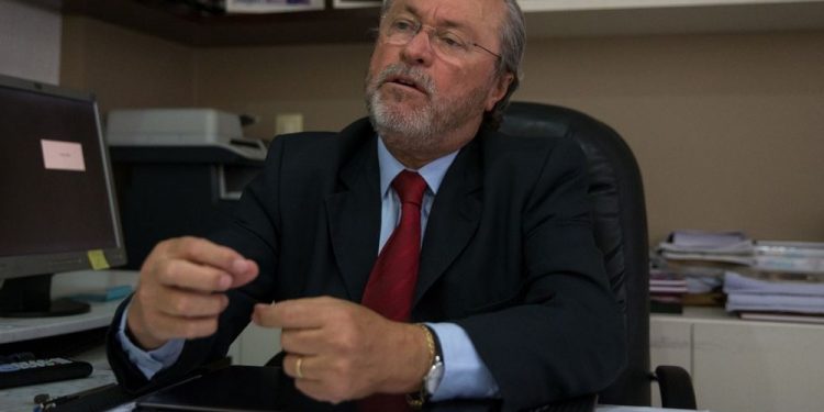 Bolsonaro nomeia candidato menos votado como novo reitor da UFC