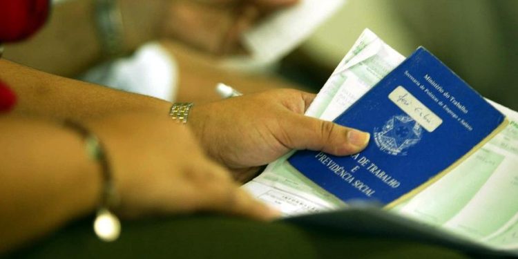 A hora extra vai acabar? Vou trabalhar aos domingos? Tire dúvidas sobre a ‘minirreforma trabalhista’