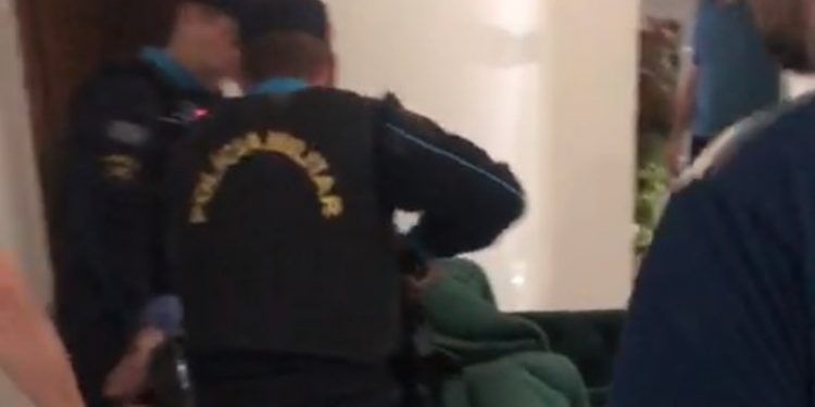 Policial é preso após discutir com namorada, atirar em festa e ferir quatro pessoas