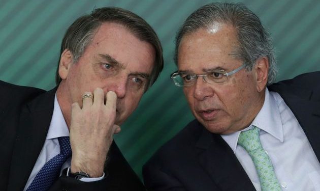 Governo Federal estuda reduzir salários e jornada de servidores