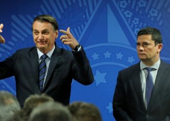 O presidente Jair Bolsonaro e o ministro da Justiça, Sergio Moro (Foto: Fátima Meira/Futura Press/Estadão Conteúdo)