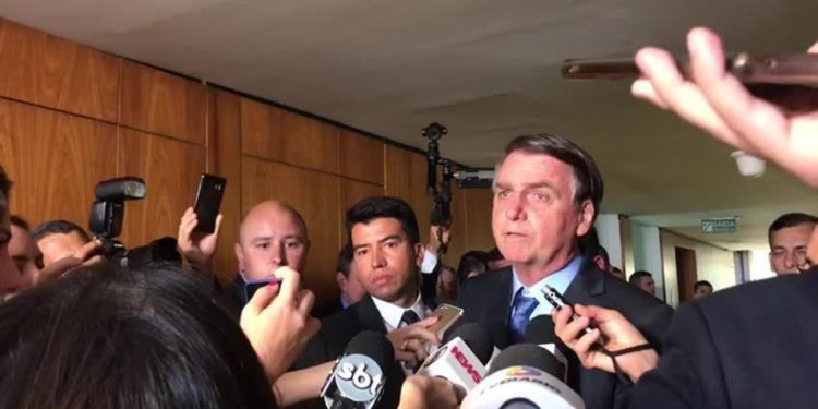 ‘Estamos tentando sobreviver, não tem dinheiro’, diz Bolsonaro