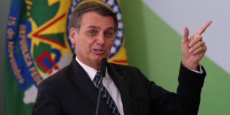 Barroso interpela Bolsonaro para explicar declarações sobre pai de presidente da OAB