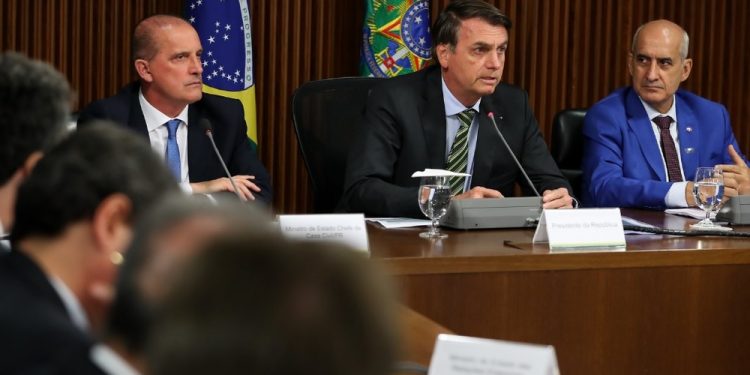 Governo anuncia plano para privatizar nove empresas estatais; veja lista