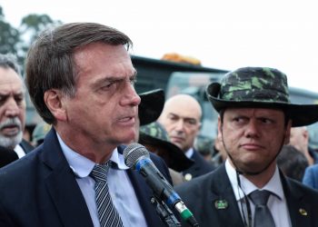 Jair Bolsonaro durante visita a Canteiro de Obras da BR-116 e Cumprimento a Integrantes do 4º Grupamento de Engenharia do Exército Brasileiro (Foto: Clauber Cleber Caetano/PR)