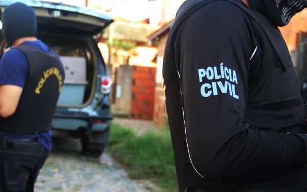 Agentes públicos e advogados são alvos de mandados por fraudar transferência de presos