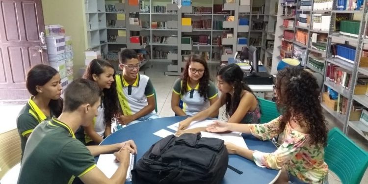 Projeto de estudantes de Santana do Cariri se destaca no resgate de alunos que abandonaram a escola
