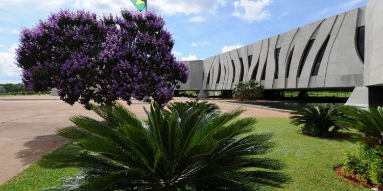 INSS deve pagar por afastamento de vítima de violência doméstica, decide STJ