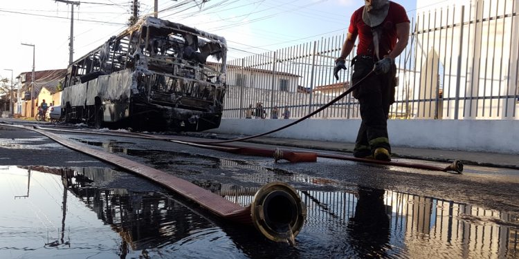 Após onda de ataques no Ceará, operação da Polícia Civil prende 38 e apreende 6 adolescentes