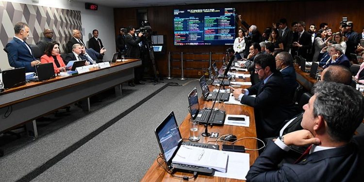 CCJ aprova que pensão por morte não pode ser inferior ao salário mínimo