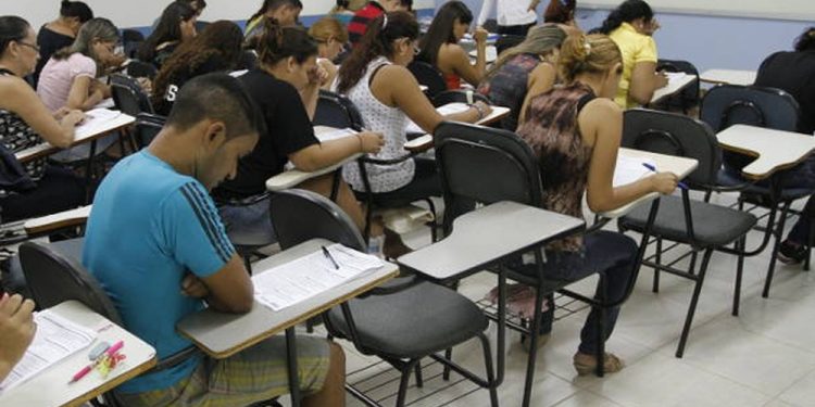Universidade federal lança edital de concurso para servidor com salários de até R$ 4.638,66