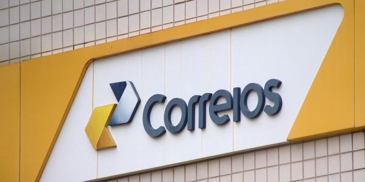 Funcionários dos Correios suspendem paralisação em todo o país