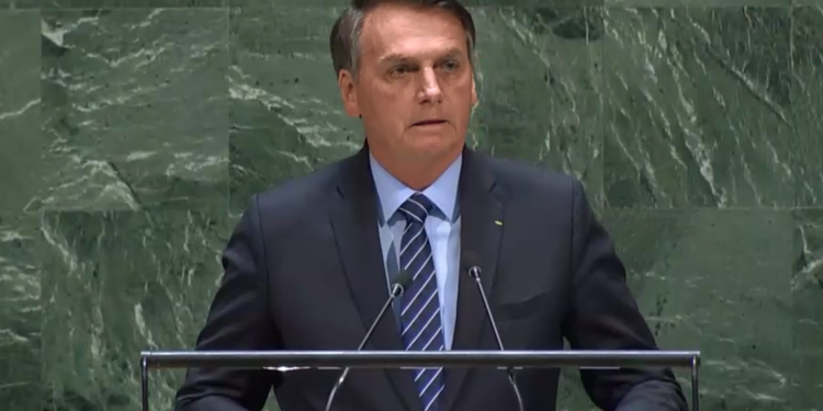 Em discurso agressivo, Bolsonaro diz que há falácias sobre Amazônia