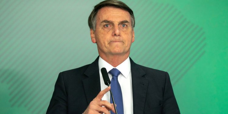 Advogado cearense vai à Justiça pedir interdição de Jair Bolsonaro por “insanidade mental”