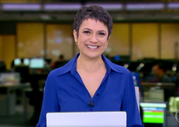 A apresentadora Sandra Annenberg na bancada do 'Jornal Hoje' pela última vez (Rede Globo/Reprodução)