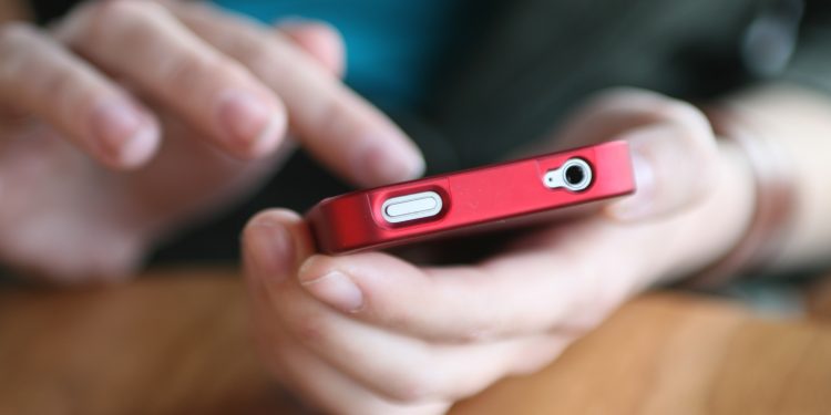 Clientes de celular pré-pago que não se recadastrarem podem ter linha bloqueada