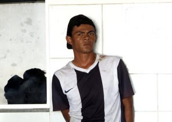 Ismael foi levado à Delegacia de Juazeiro numa patrulha do POG (Foto: Guto Vital/Agência Miséria)