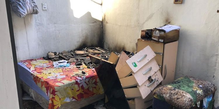 Casa é destruída por incêndio no Centro de Juazeiro do Norte