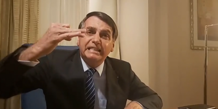 Furioso, Bolsonaro nega envolvimento no caso Marielle e ataca Globo e Witzel