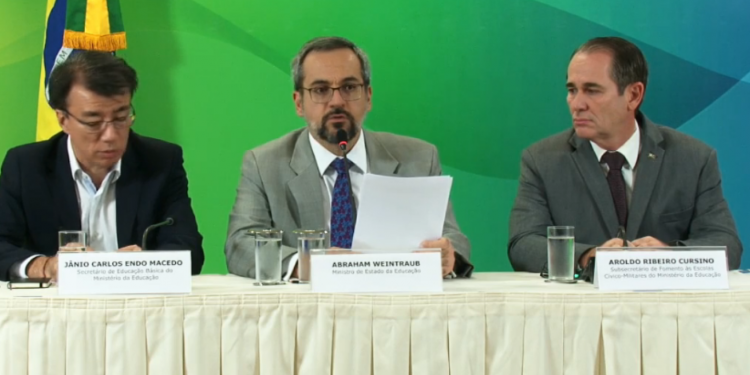 48 municípios do Ceará manifestam interesse em aderir ao Programa de Escolas Cívico-Militares