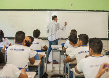 Concurso da Seduc será homologado ainda este ano, garante Camilo Santana