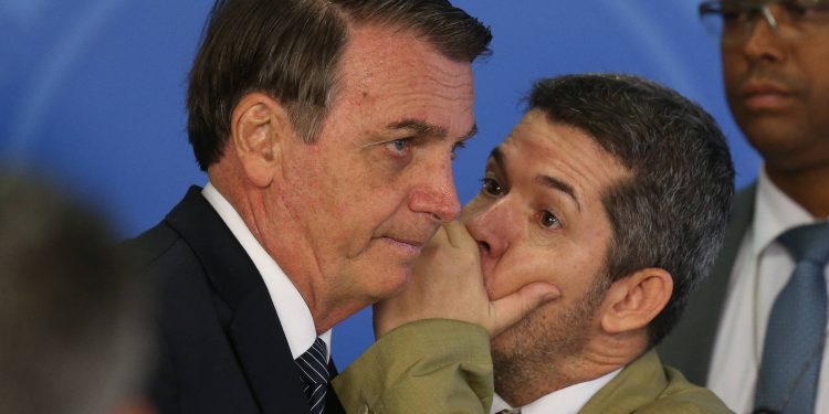 Em áudio, líder do PSL na Câmara diz que vai implodir Bolsonaro