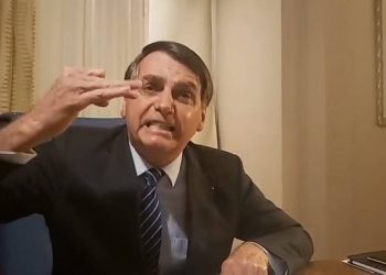 Vídeo de madrugada levanta dúvida sobre estado mental de Bolsonaro, diz Financial Times