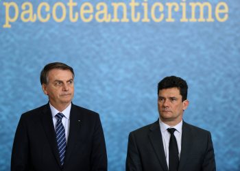 Presidente Jair Bolsonaro, acompanhado do ministro Sérgio Moro durante cerimônia de lançamento da campanha de divulgação do pacote Anticrime (Foto: Pedro Ladeira/Folhapress)