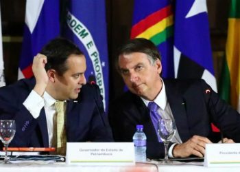 Via Twitter e Instagram, Paulo Câmara reagiu às provocações do presidente (Foto: Alexandre Gondim/ JC Imagem)