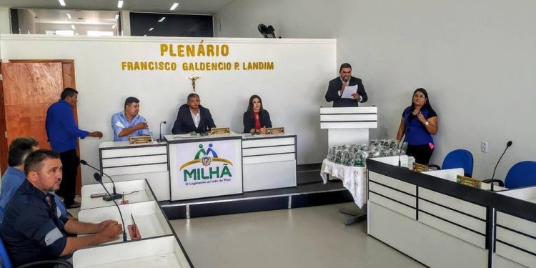 Vereador suspeito de estupro de vulnerável é preso durante sessão na Câmara