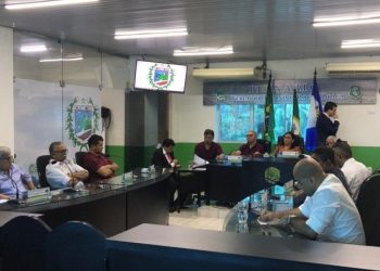 Câmara aprova cassação de prefeito de Uruburetama, médico acusado de abusar de pacientes