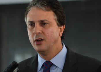 Governador Camilo Santana cancela agenda em Brasília e retorna ao estado após desabamento de prédio