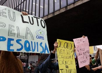 Governo estuda fundir Capes e CNPq; entidades criticam: ‘medida equivocada’