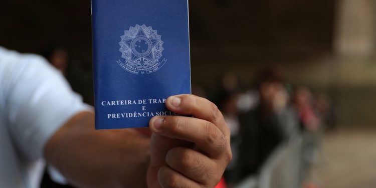 Ceará gera 6,3 mil empregos e tem melhor setembro desde 2014