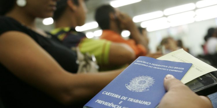 Juazeiro do Norte tem mais de 80 oportunidades de emprego disponíveis