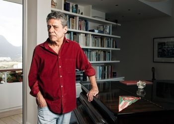 Chico Buarque diz que Bolsonaro não assinar diploma é ‘um segundo prêmio Camões’
