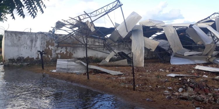 Chuva com ventos de até 78,8 km/h causa estragos em cidade do Ceará