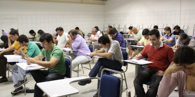 Concurso público oferece 100 vagas com salário de até R$ 4,5 mil