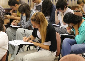 Prefeitura tem concurso com mais de 300 vagas e salário de até R$ 2,4 mil