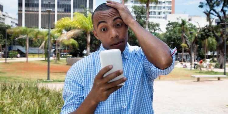 Golpe rouba conta de WhatsApp sem usar vírus