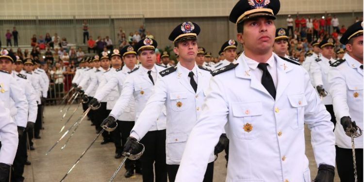 Camilo Santana convoca segunda turma de aprovados do concurso do Corpo de Bombeiros