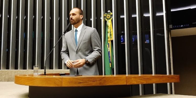 Reviravolta: Eduardo Bolsonaro é nomeado líder do PSL na Câmara